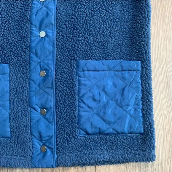 Northern Reflections Navy Quilted Sherpa Vest - Picture 6 of 17